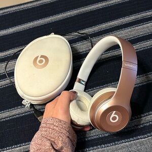 Beats Solo3 wireless headphones in great condition with charger.